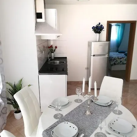Apartment Toni - Private Parking, Steps To The Beach *