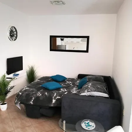 Apartment Toni - Private Parking, Steps To The Beach 자다르