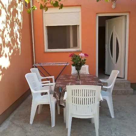 Apartment Toni - Private Parking, Steps To The Beach *