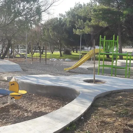 Apartment Toni - Private Parking, Steps To The Beach 아파트 *