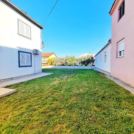 Apartment Toni - Private Parking, Steps To The Beach Apartment *
