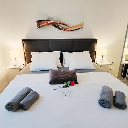 Apartment Toni - Private Parking, Steps To The Beach 아파트 자다르