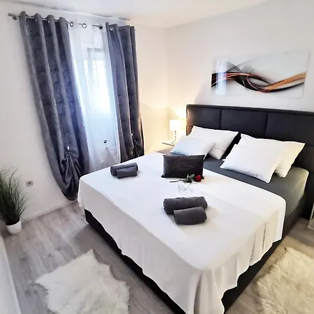 Apartment Apartment Toni - Private Parking, Steps To The Beach *