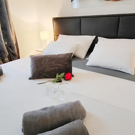 Apartment Toni - Private Parking, Steps To The Beach *