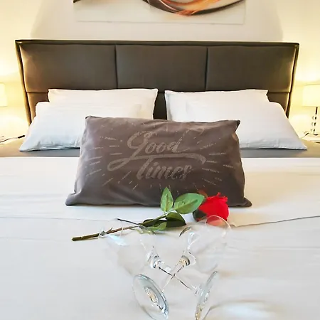 Apartment Toni - Private Parking, Steps To The Beach