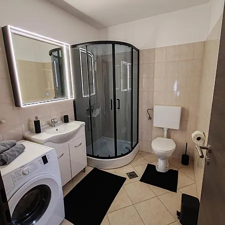 Apartment Toni - Private Parking, Steps To The Beach 자다르