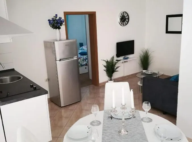 Apartment Toni - Private Parking, Steps To The