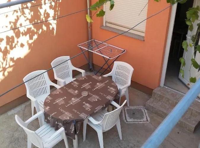 Toni - Private Parking, Steps To The شقة