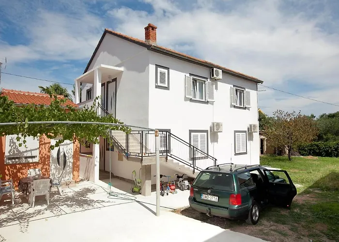 Toni - Private Parking, Steps To The Apartment *