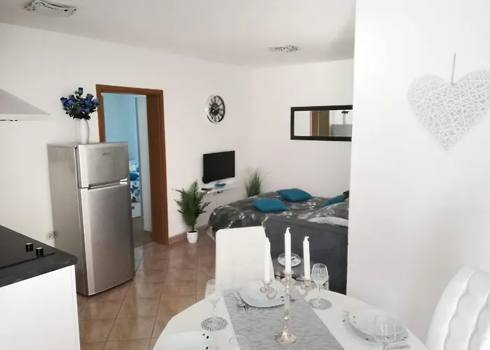 Toni - Private Parking, Steps To The Apartment Zadar