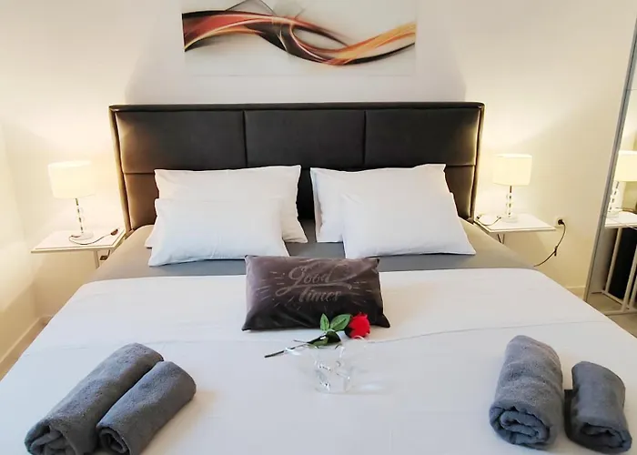 Toni - Private Parking, Steps To The Apartament Zadar