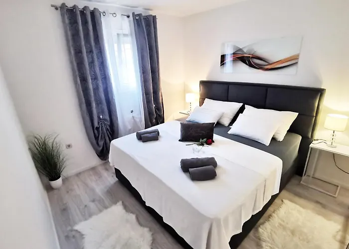 公寓 Toni - Private Parking, Steps To The *