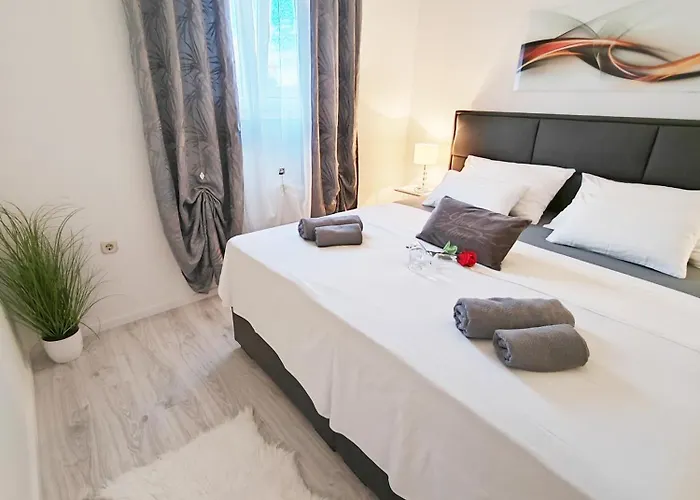 Toni - Private Parking, Steps To The 公寓